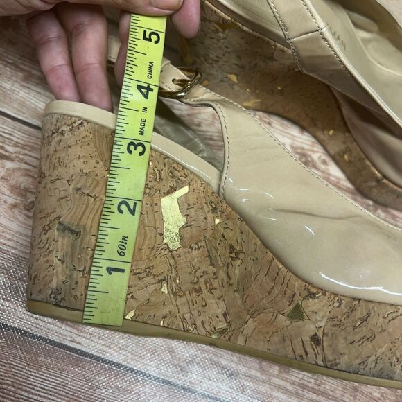 Stuart Weitzman Womens Patent Leather Peep Toe Slingback Wedges Beige Size 9.5 - Picture 11 of 12